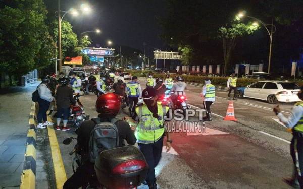 Operasi di Jalan Tun Razak yang dilakukan pada lewat malam Rabu.