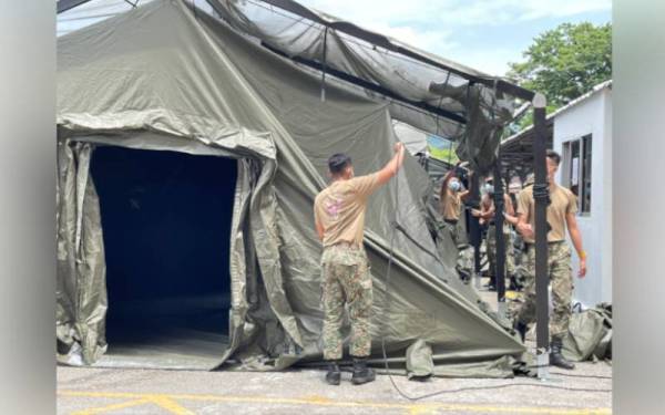 Seramai empat pegawai dan 50 anggota ATM terlibat dalam pembinaan hospital medan di tapak parkir HPP.