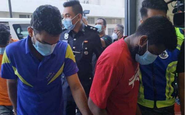 Seramai tiga lelaki warga Bangladesh didakwa di Mahkamah Majistret Kajang pada Jumaat, atas pertuduhan menculik seorang rakan senegara dan meminta wang tebusan, Ogos lalu.