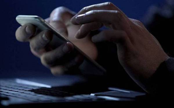 Seorang peniaga dalam talian kerugian hampir RM580,000 dipercayai akibat ditipu gara-gara mahu membuktikan kesetiaan kepada seorang rakan yang dikenalinya melalui aplikasi kaum sejenis pada Mei lalu.(Gambar hiasan).- Foto 123RF