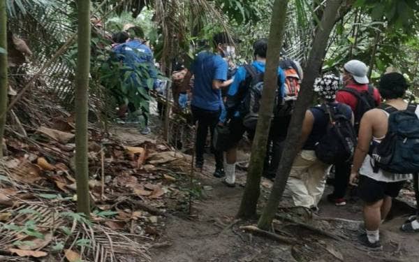 Seorang lelaki mengalami sawan maut semasa mendaki bukit di Setia Alam Community Trail di sini pada Ahad.