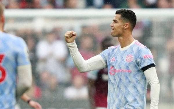 Ronaldo meraikan jaringannya di Stadium London sebentar tadi.