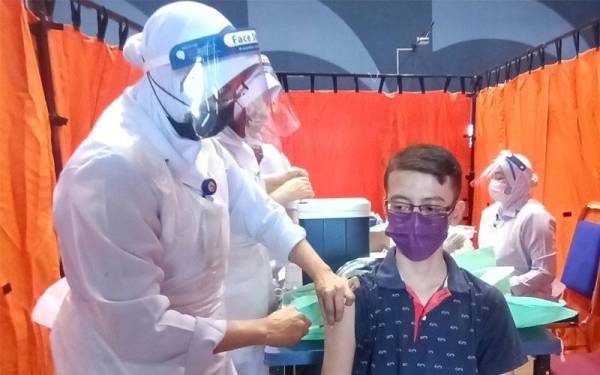 Wan Muhammad tidak lena tidur memikirkan akan divaksin kerana terlalu teruja.