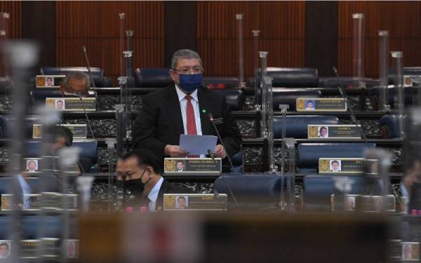 Saifuddin ketika menjawab soalan pada Mesyuarat Penggal Keempat, Parlimen ke-14 di Bangunan Parlimen, pada Selasa. - Foto Bernama 