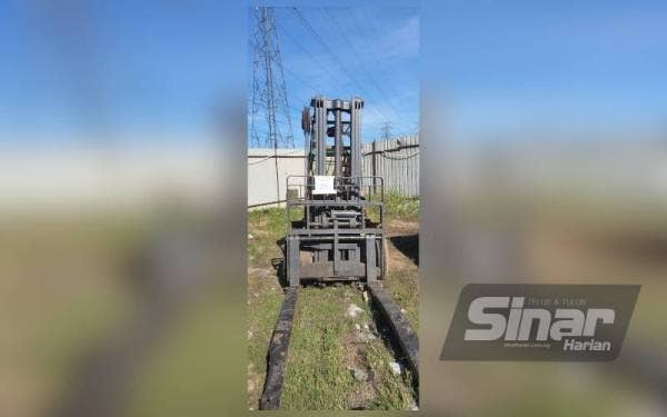 Sebuah foklif dirampas di bengkel sindiket.