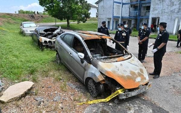 Kereta yang sengaja dibakar bagi tujuan menuntut insurans kenderaan.