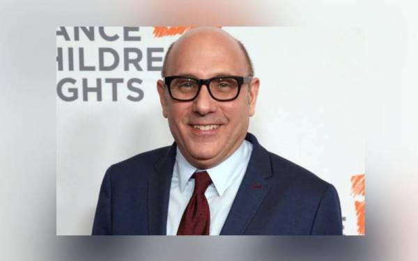 Anak lelaki Garson, Nathen turut mengesahkan berita kematian bapanya itu. - Foto Twitter Variety