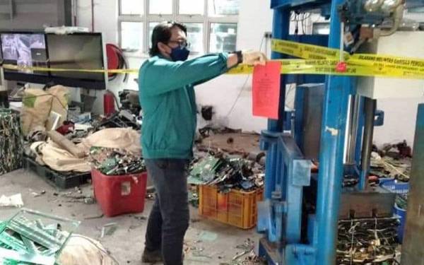 Tindakan serta-merta iaitu menahan operasi kelengkapan proses bagi menghentikan pencemaran telah diambil di bawah peruntukan Seksyen 38(1)(a) Akta Kualiti Alam Sekeliling 1974.