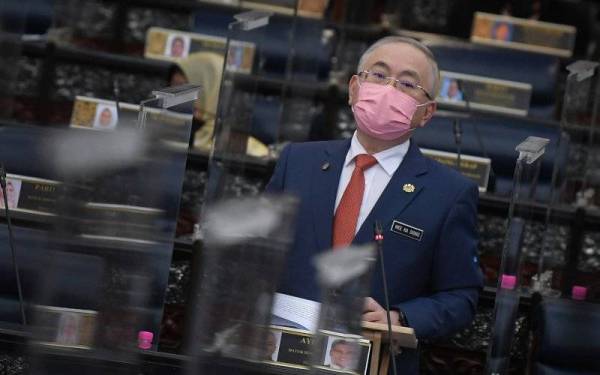 Ka Siong ketika sesi menjawab soalan pada Mesyuarat Penggal Keempat, Parlimen ke-14 di Bangunan Parlimen hari ini.
- Foto Bernama
