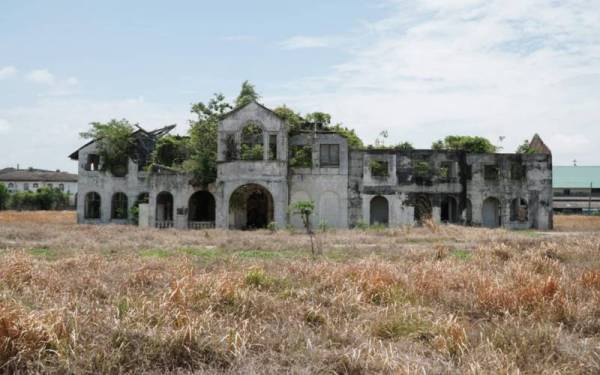 Istana Raja Muda di Jalan Syed Abu Bakar di Teluk Intan. 