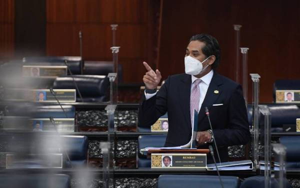 Khairy Jamaluddin yang juga Ahli Parlimen Rembau ketika sesi penggulungan soal jawab pada Mesyuarat Pertama Penggal Keempat, Parlimen ke-14 di Bangunan Parlimen hari ini. Foto Bernama