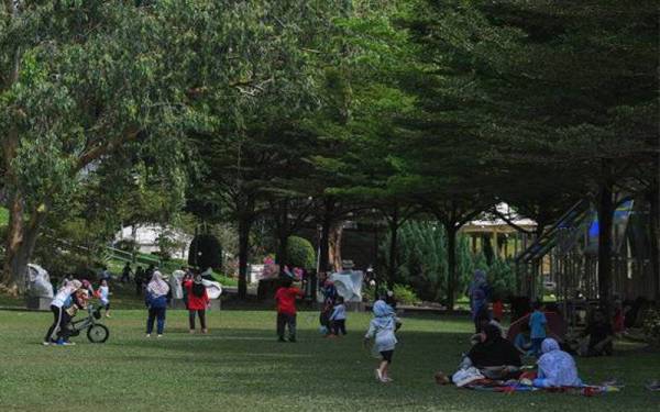 Aktiviti pemasangan khemah tidak dibenarkan di sekitar kawasan pesisir tasik Putrajaya dan tindakan akan diambil jika ingkar.