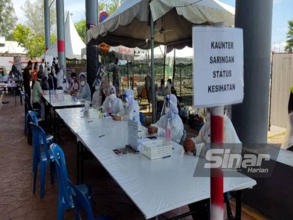 Kaunter saringan status kesihatan turut disediakan di Terminal Feri Kuala Kedah bagi mereka yang belum membuat ujian saringan Covid-19 untuk ke Langkawi.