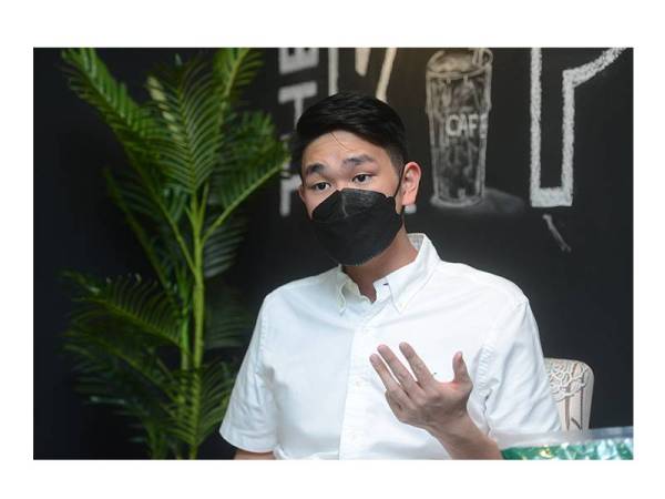 Zishi menerangkan tentang syarat penyertaan yang perlu dipatuhi peserta Peraduan ‘Masak dan Menang Jati Malaysia’.