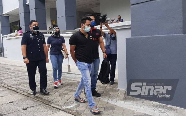 Tertuduh semasa dibawa ke Mahkamah Majisteret Seremban pada Jumaat.