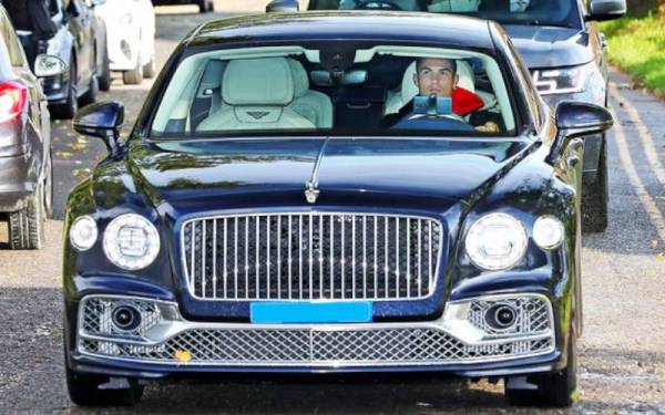 Ronaldo memandu kereta Bentley baharunya ke sesi latihan.