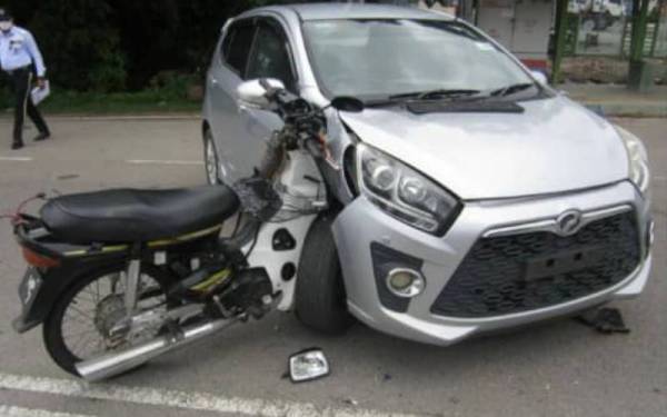 Kemalangan libatkan motosikal Honda EX5 yang ditunggang mangsa dengan sebuah kereta Perodua Axia pada 19 September lalu.