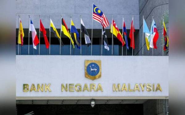 Kadar antara bank jangka pendek ditutup stabil hari ini susulan operasi BNM untuk menyerap lebihan mudah tunai daripada sistem kewangan.