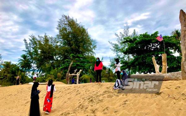 Suasana damai di Pantai Nusuk yang lokasinya sukar ditemui oleh pengunjung kerana berada di lokasi terpencil di penghujung pesisiran Pantai Sabak, Pengkalan Chepa, Kota Bharu. - FOTO SINAR HARIAN