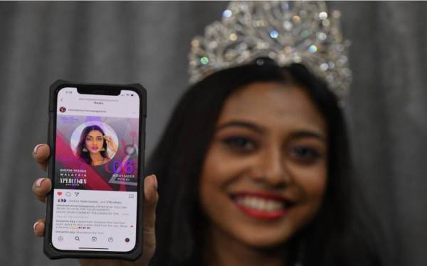 Dheper Reshaa menunjukkan laman sosial Instagram bagi mengundi dirinya. - Foto Bernama