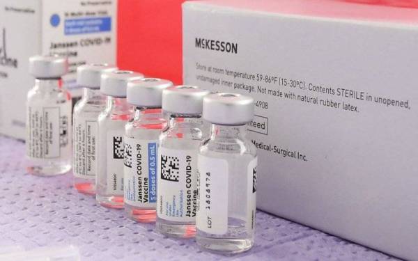 Slovenia bertindak menggantung penggunaan vaksin J&J sehingga siasatan kematian seorang wanita muda yang dikaitkan dengannya selesai dilakukan. - Foto AFP