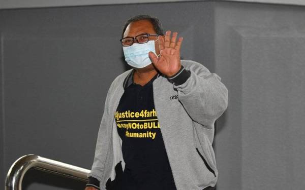 Bapa kepada Allahyarham Pegawai Kadet Zulfarhan Osman, Zulkarnain Idris ketika hadir di Kompleks Mahkamah Kuala Lumpur hari ini. Foto Bernama