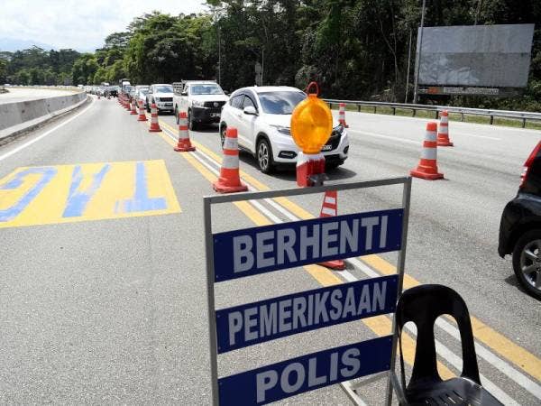 Orang ramai yang mempunyai urusan rentas negeri berkaitan pergerakan ke sekolah, institusi pendidikan diminta sediakan surat pengesahan dari KPM, sekolah atau institusi pendidikan yang berkenaan. Foto hiasan