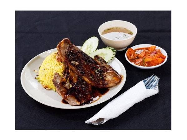 Nasi Kambing Bakar dengan Sambal Air Asam Utara menjadi hidangan signature di Warung Mercik.