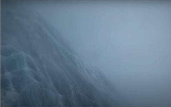 Gambar yang berjaya dirakamkan dari dalam taufan Sam menerusi sebuah dron pada Khamis. - Foto YouTube/Saildrone