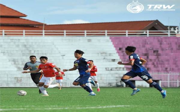 Sebahagian aksi perlawanan ketika The Red Warriors menentang Sabah FC di Stadium Sultan Muhammad IV, pada Khamis. - Foto Facebook TRW