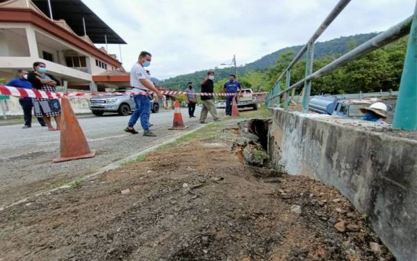 Kesan mendapan tanah yang berlaku, Selasa lalu.