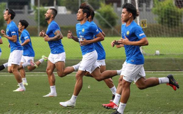 Pemain-pemain Harimau Malaya giat menjalani latihan di Wisma FAM, Kelana Jaya, petang Jumaat sebelum berlepas ke Jordan pada awal pagi Sabtu. - Foto Football Association of Malaysia