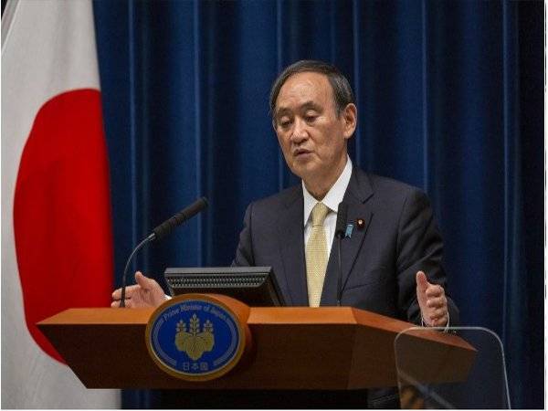 Barisan kabinet Perdana Menteri Jepun, Yoshihide Suga meletak jawatan pada Isnin. - Foto Bernama 