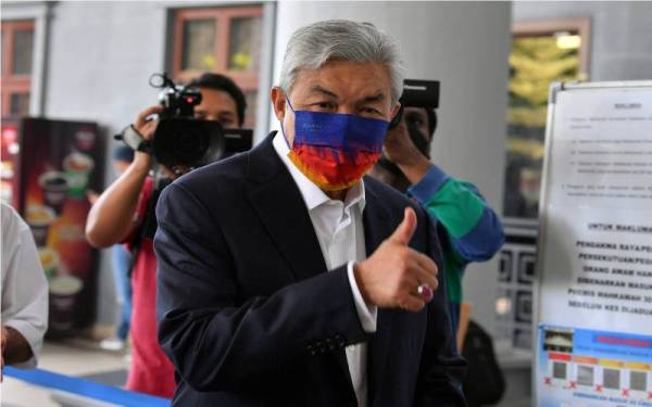 Ahmad Zahid menghadiri prosiding hujahan akhir bagi perbicaraan kes beliau di Mahkamah Tinggi pada Isnin. - Foto Bernama