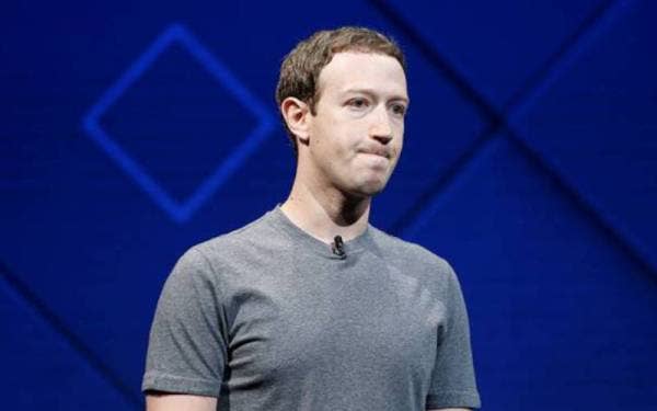 Kekayaan peribadi Mark Zuckerberg merosot lebih AS$6 bilion dalam hanya beberapa jam susulan gangguan pada platform media sosial yang bermula lewat semalam. - Foto Reuters