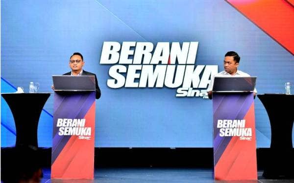 Program Berani Semuka bertajuk Belanjawan 2022: Kerajaan Atau Rakyat Dapat Untung menampilkan Abu Hafiz (kiri) dan Muhamad Nur Aizat sebagai panelis. 