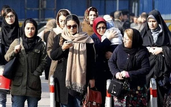 Golongan wanita dibenarkan untuk menyaksikan perlawanan bola sepak antara skuad Iran menentang Korea Selatan di sebuah stadium negara itu pada 12 Oktober depan. - Foto AFP