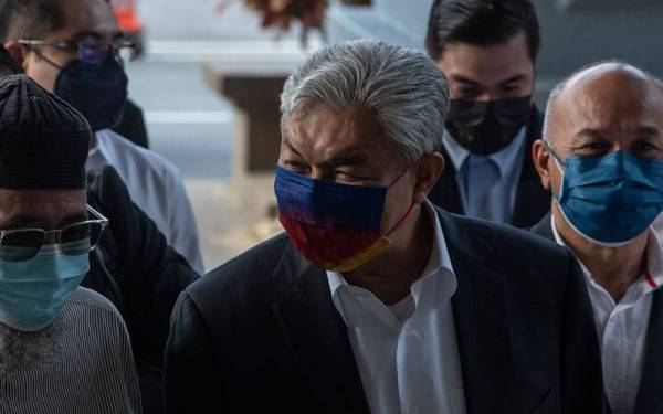 Ahmad Zahid menghadiri prosiding hujahan akhir bagi perbicaraan kes beliau di Mahkamah Tinggi hari ini.
- Foto Bernama