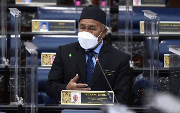Menteri Alam Sekitar dan Air yang juga Ahli Parlimen Kubang Kerian Datuk Seri Tuan Ibrahim Tuan Man bercakap ketika Mesyuarat Khas Penggal Ketiga Parlimen Ke-14 di Parlimen hari ini.- Foto Bernama