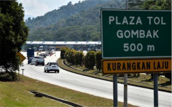 Kerajaan masih belum membuat sebarang keputusan bagi memberi kebenaran untuk rentas negeri dilakukan memandangkan kadar capaian vaksinasi semasa ketika ini.