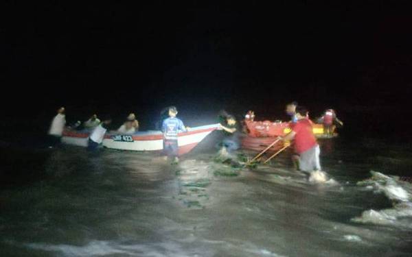 Mangsa diselamatkan dan dibawa naik ke darat sebelum dihantar ke Hospital Labuan.