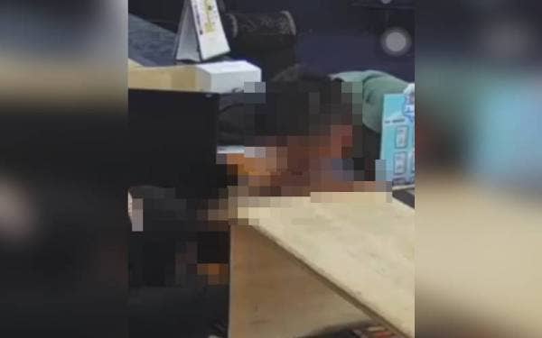 Rakaman CCTV yang tular di media sosial.