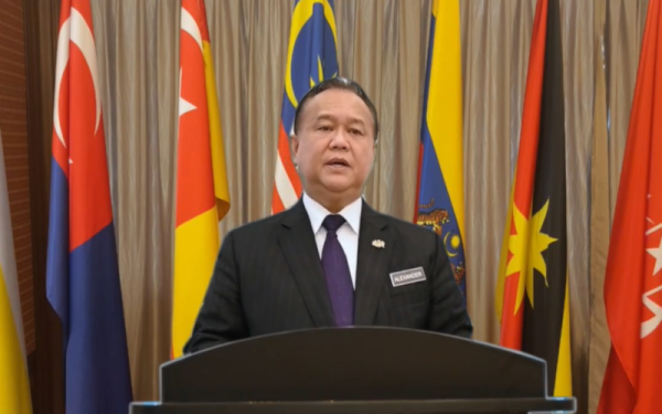 Nanta ketika merasmikan 'Symposium On Cost Of Living (SCOL)' menerusi Facebook rasmi KPDNHEP pada Khamis.