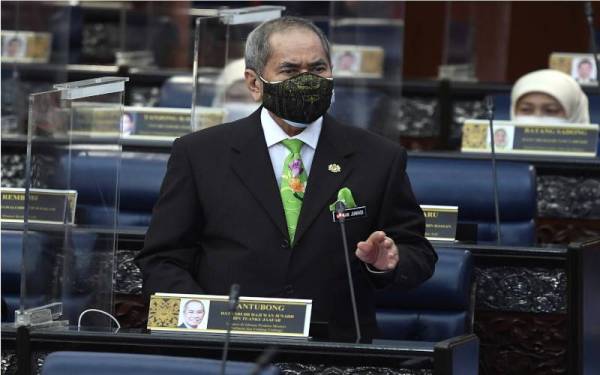 Wan Junaidi ketika Mesyuarat Khas Penggal Ketiga Parlimen Ke-14 di Parlimen pada Khamis. - Foto Bernama 