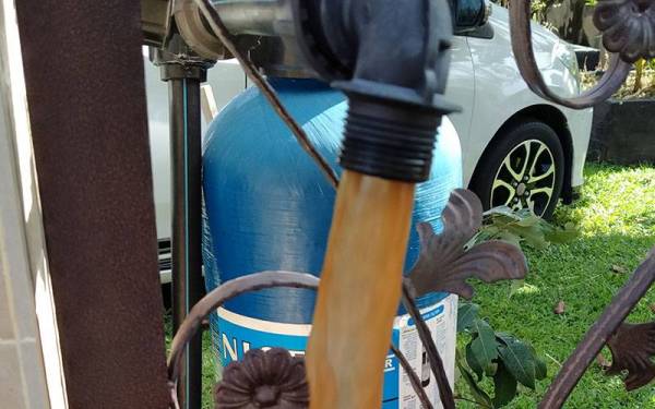 Bekalan air keruh pada waktu tertentu menyebabkan penduduk terpaksa menyediakan kos tambahan bagi tujuan pemasangan penapis air.