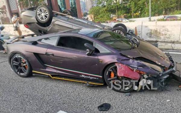Sebuah Lamborghini merempuh belakang sebuah Proton Perdana hingga terbalik di Jalan Tun Razak, Kuala Lumpur pada 8 September lalu.