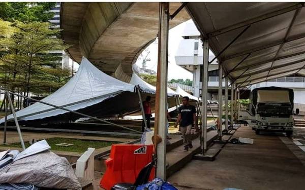 Sewaan kanopi seperti milik Mohd Kamil terjejas khususnya dalam sektor perkahwinan.