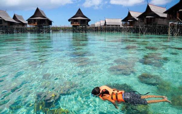 Penggiat industri pelancongan di negara ini kembali bernafas selepas lebih dua tahun lumpuh akibat pandemik Covid-19. - Foto 123rf