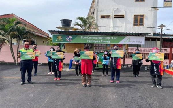 SMK Kubang Kerian dipilih untuk menjadi sekolah pertama di Malaysia dijadikan pusat pengumpulan minyak masak terpakai dalam Program Tanggungjawab Sosial Korporat syarikat FatHopes Energy bagi memupuk kesedaran tentang kepentingan mengitar semula bahan itu.