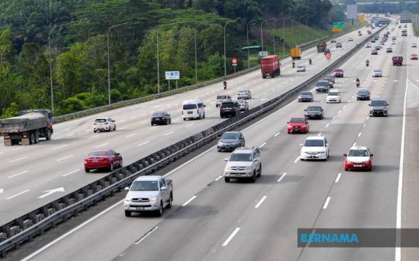 Prospek industri pelancongan negara dijangka cerah dengan landskap ekonomi lebih positif serta peluang meraih manfaat besar susulan keputusan kerajaan benarkan pergerakan rentas negeri mulai hari ini. - Foto fail Bernama
